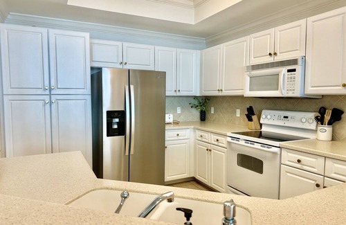Ono Island Apartment | 2 BR/2.5 BA Condo on the 10th Floor! In Walking Distance to Flora Bama!