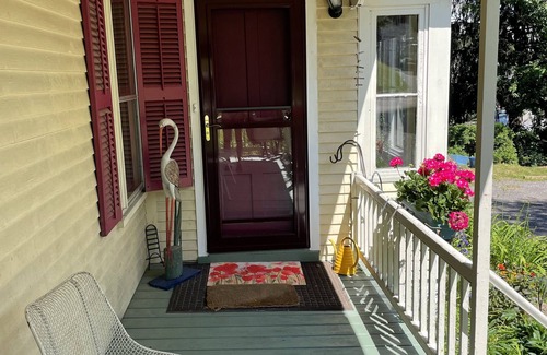 Centennial Apartment | 2 BR 3 Min Walk to Medical Center and UVM!