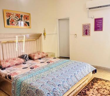 Karachi Apartment | 2-BR Apartment-3 min airport