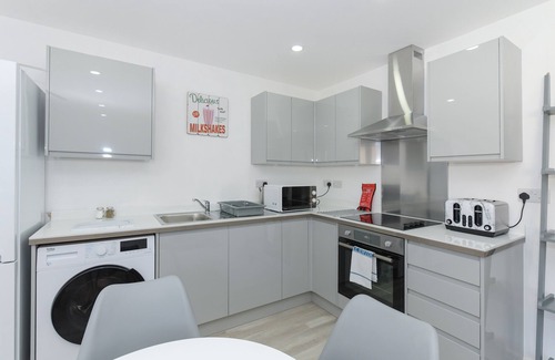 Gedling Apartment | 2-BR Apartment in Gedling, Close to City