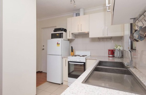 Mount Lawley Apartment | 2 BR getaway! 4.8km to CBD & 10km to airport
