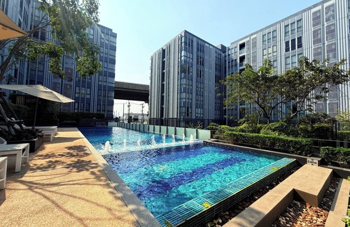 Phra Khanong Apartment | 2 BR Quiet, No Traffic Noise with Pool and Gym