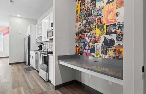 South Nashville Apartment | 2 BR, Sleeps 6, Free Wifi, 8 Min to Downtown!