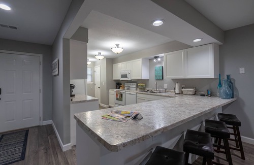 Branson Condo | 2-BR Updated WALK-IN Condo ~ 2 Pools ~ Near the Strip ~ FREE TICKETS INCLUDED! (FHC-13)