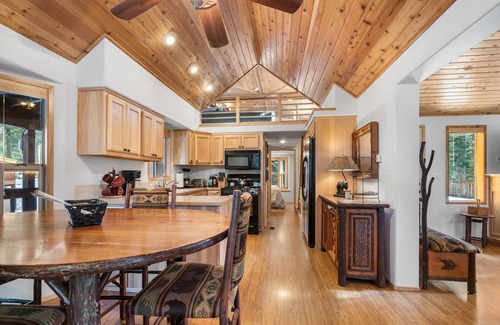 Ashland Cabin | 2 cabins with 4 bedrooms, hot tubs, dining room and full kitchen.