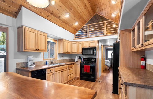 Ashland Cabin | 2 cabins with 4 bedrooms, hot tubs, dining room and full kitchen.