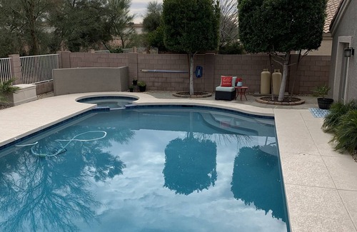 Sun City House | 2 Car Garage Tesla Charger KING BEDS 2 Master Suites Hot Tub Pool