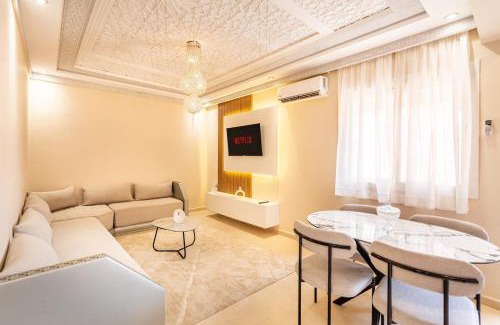 Tassoultante Apartment | 2 chambres dans la ville rouge