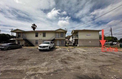 Eagle Pass Apartment | 2 Columns Stay 5-Eagle Pass