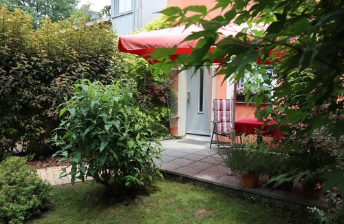 Kleinzschachwitz Condo | 2 comfortable apartments in the countryside, terrace, sep. Entrance Kleinzschachwitz L.Ehrlich