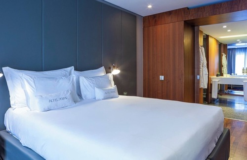 Santo Antonio Hotel | 2 Comfy Units at Altis Prime, Full Kitchens, Rooftop Sundeck, Onsite Jacuzzi!