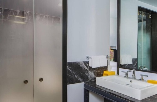 Union Square Hotel | 2 Connecting Suites at a 4⭐️ Hotel