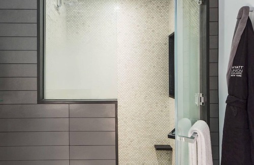 Union Square Hotel | 2 Connecting Suites at a 4⭐️ Hotel