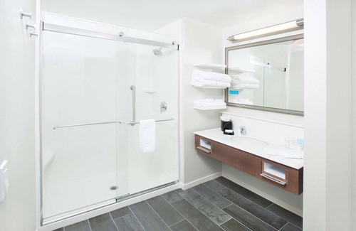 El Segundo Hotel | 2 Connecting Suites at a Hotel
