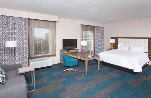 El Segundo Hotel | 2 Connecting Suites at a Hotel