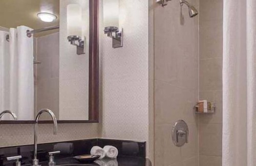 Exchange Place North Hotel | 2 Connecting Suites at a 4⭐️ Hotel