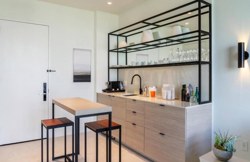 Midtown Hotel | 2 Cosmopolitan Units near Miami's Finest Arts | Pool, Fitness, Tennis Court