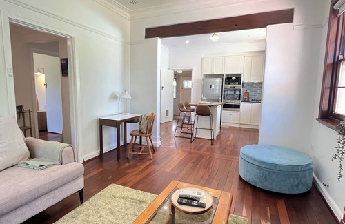 Mount Claremont House | 2 Cute Cosy Cottage Mt Claremont Big Garden & Trampoline Sleeps 4