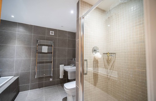 Alexandria Cabin | 2 days in London & Xmas week at Scotland’s Cameron House (Dec 20-29)