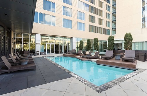 Memorial House | 2 Deluxe Double Rooms at The Moran CityCentre, Free Parking, Onsite Pool!
