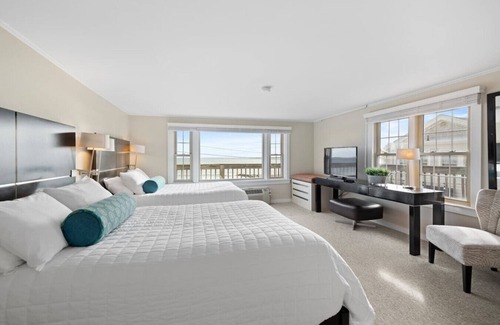 Falmouth Heights Hotel | 2 Double Bed Oceanview Stay + Shared Deck
