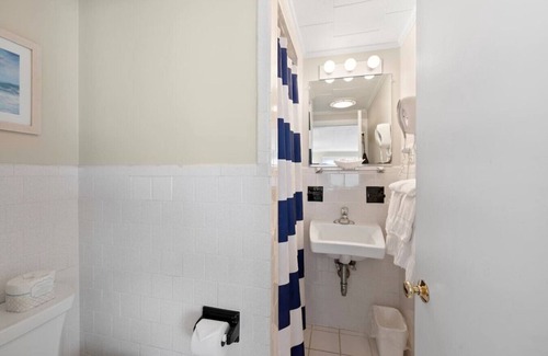 Falmouth Heights Hotel | 2 Double Bed Oceanview Stay + Shared Deck