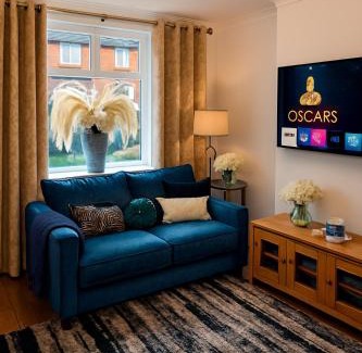 Droylsden House | 2 double bedrooms house, 42 Shrewsbury Road,Manchester