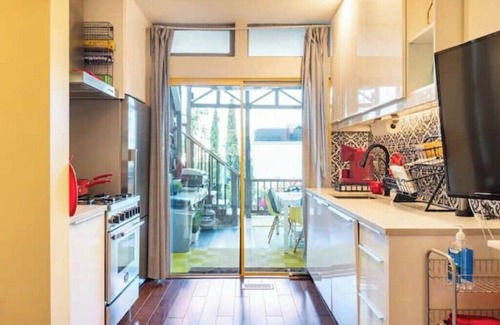 Inner Mission House | 2 En Suite Baths - Book Your Holiday Now! Walk to the Best neighborhoods!