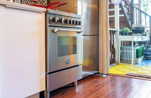 Inner Mission House | 2 En Suite Baths - Book Your Holiday Now! Walk to the Best neighborhoods!