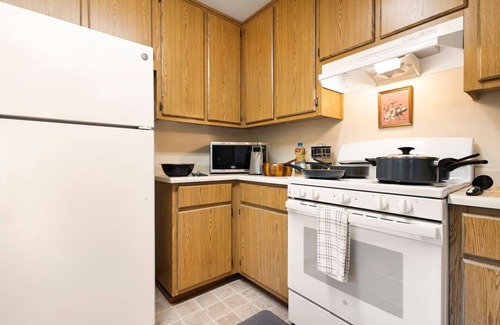 Chico House | 2 Farmhouse-Inspired Retreat w Pool-BBQ