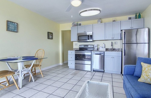Fort Morgan Condo | 2 FREE beach chairs!*DIRECT GULFFRONT end unit-top floor!1 bd 1ba GSPCondos#3301