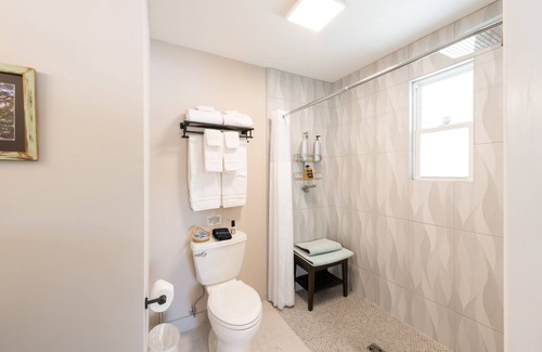West Ashley Apartment | 2~Hidden Gem~ Studio 2 is located 4 miles from Downtown Charleston-West Ashley