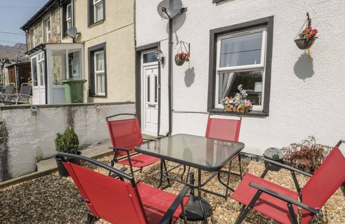 Tanygrisiau Cottage | 2 HOLLAND TERRACE, pet friendly, with a garden in Tanygrisiau