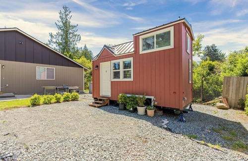 South Hill House | 2 Homes Available! Newer 3 bedroom & 2 bath Rambler & Tiny Home in backyard