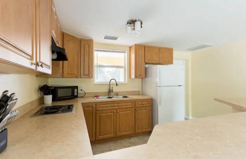 Brandon House | 2 houses 5bed 4bath heated pool prime location