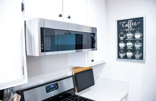 Victorville House | 2 King I Desert Oasis I Las Vegas I Free Cleaning