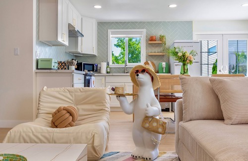 Ballard Apartment | 2 King Modern Suite w/AC and Fenced Yard