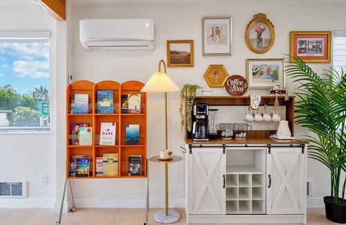 Ballard Apartment | 2 King Modern Suite w/AC and Fenced Yard