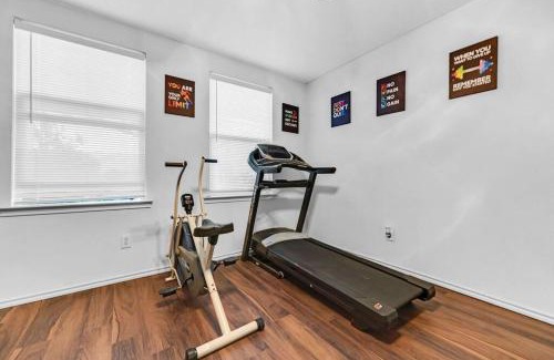 Anna House | 2 King ! Newly renovated w/8 beds sleeps upto 16