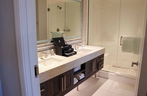 Charlotte Harbor Hotel | 2 King Studio Near Fishermen’s Village – Great for Exploring the Coast
