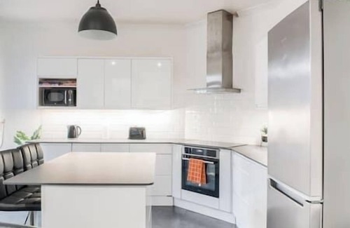 Coventry Apartment | 2 Kingsland Avenue 2KAC