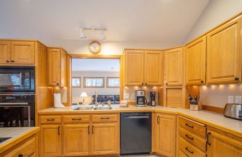 Deer Park House | 2 Lassen Lane | 3BD /2BA, Sleeps 8
