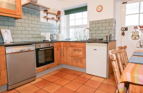 St Minver Cottage | 2 MENEFREDA COTTAGES, family friendly, with hot tub in Rock