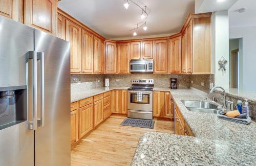 Angel Fire Apartment | 2 Mi to Angel Fire Resort Luxury Condo with Balcony