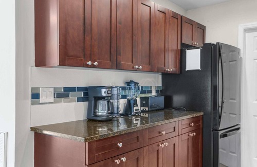Coral Shores Apartment | 2 MI to Beach + Heated Pool + Grill