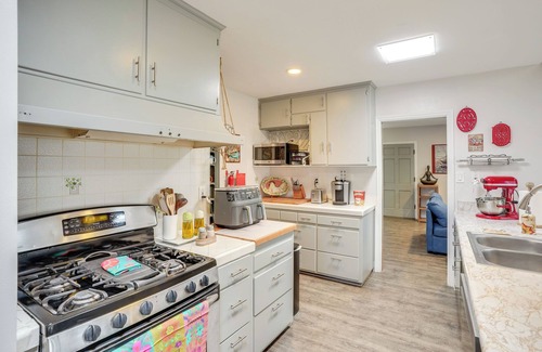 Harbor House | 2 Mi to Cal State Long Beach: Bungalow w/Hot Tub!