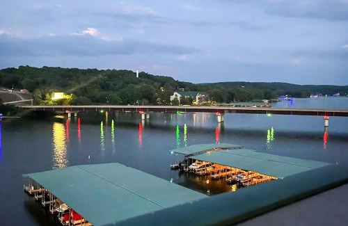 Camdenton Apartment | 2 Mi to Christmas Village Lakefront Camdenton Gem