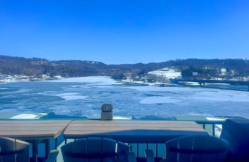 Camdenton Apartment | 2 Mi to Christmas Village Lakefront Camdenton Gem