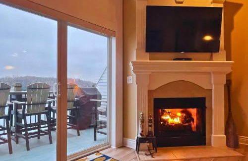 Camdenton Apartment | 2 Mi to Christmas Village Lakefront Camdenton Gem