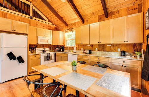 Conway Cabin | 2 Mi to Conway: Cozy Cabin w/Grill & Yard!
